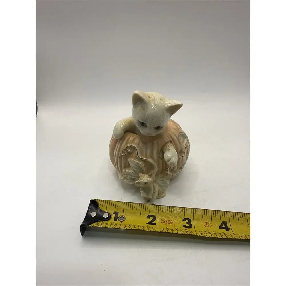 LENOX Cat in Pumpkin with Mouse Figurine *